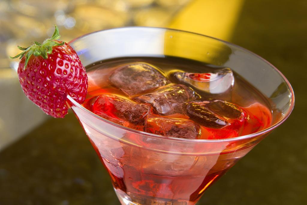 Grand Hotel Trieste & Victoria Abano Terme Eksteriør bilde A strawberry daiquiri