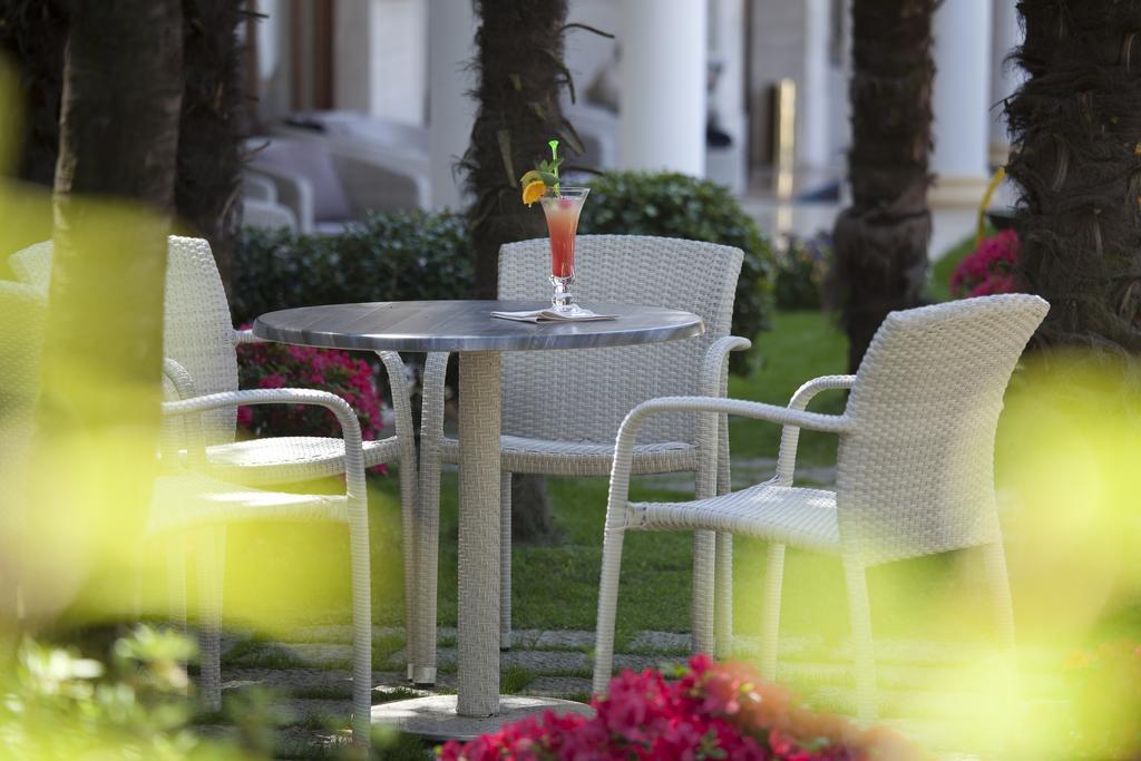 Grand Hotel Trieste & Victoria Abano Terme Eksteriør bilde Hotel's garden