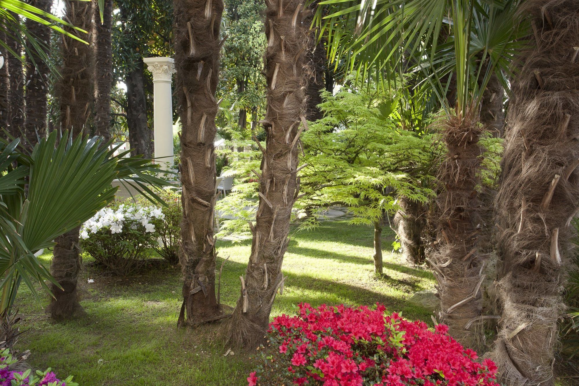 Grand Hotel Trieste & Victoria Abano Terme Eksteriør bilde The gardens of the Villa Durazzo-Pallavicini