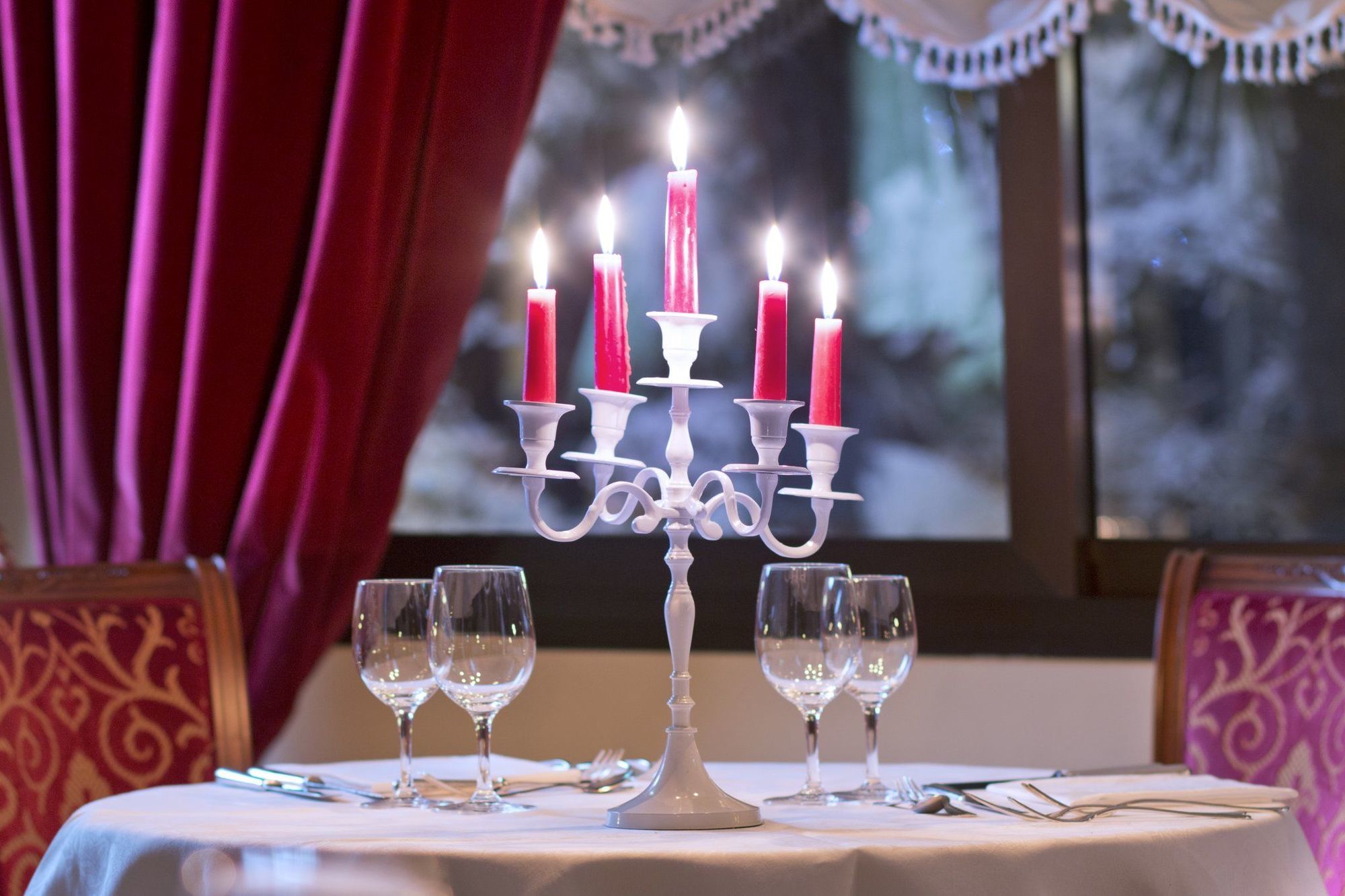 Grand Hotel Trieste & Victoria Abano Terme Restaurant bilde A candelabra with five candle holders