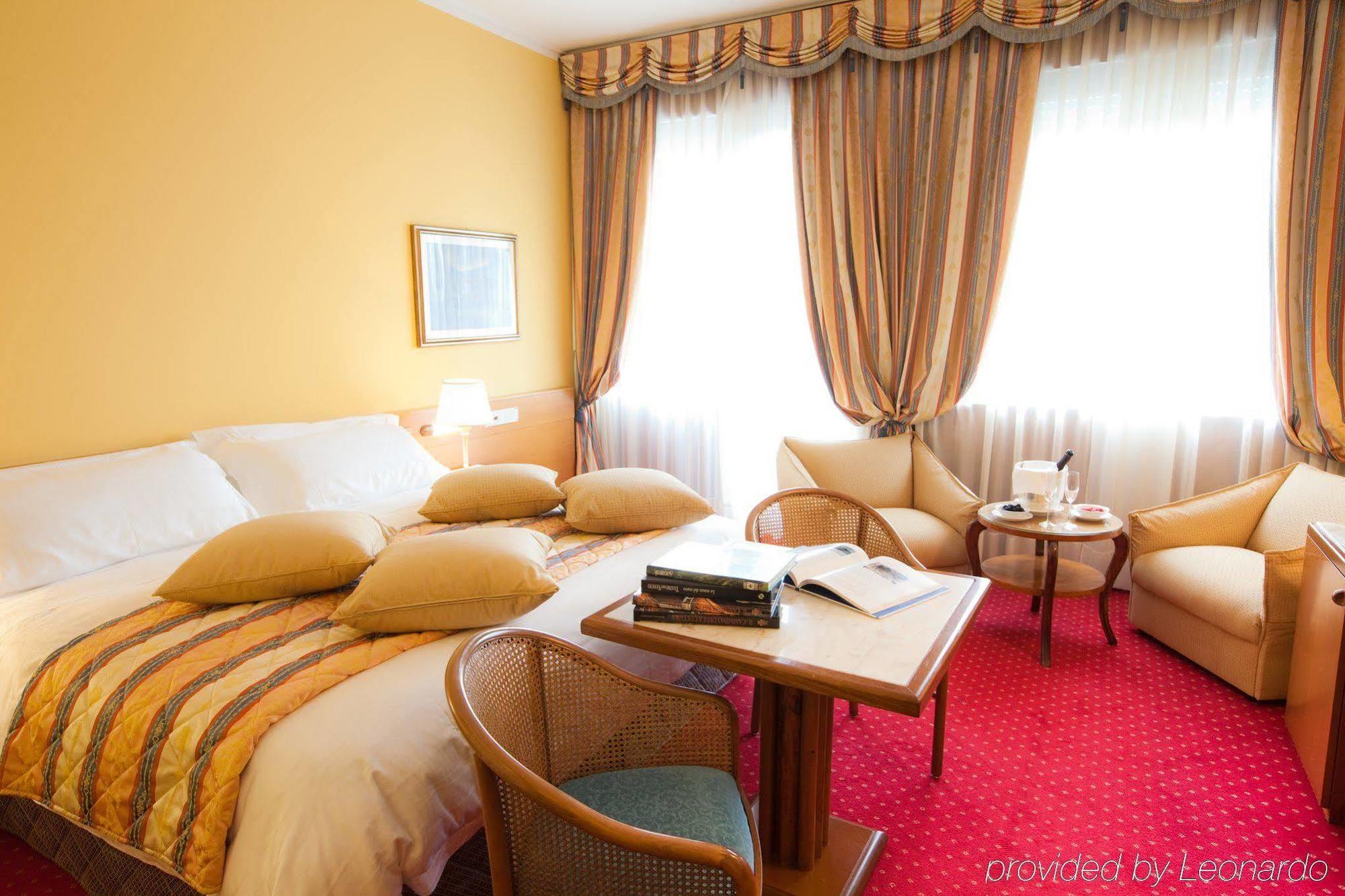 Grand Hotel Trieste & Victoria Abano Terme Eksteriør bilde A room at the hotel
