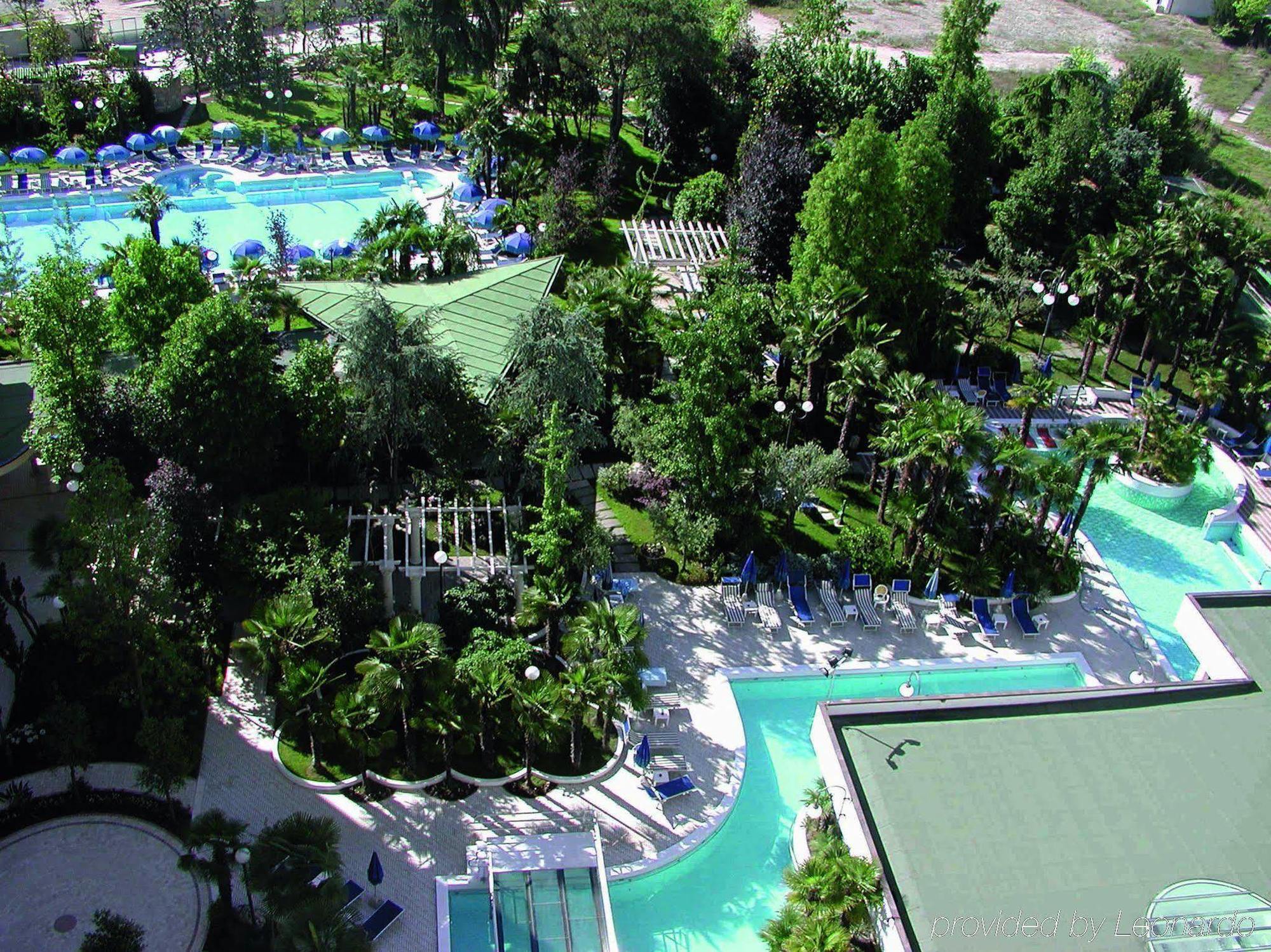 Grand Hotel Trieste & Victoria Abano Terme Fasiliteter bilde Aerial view of the hotel