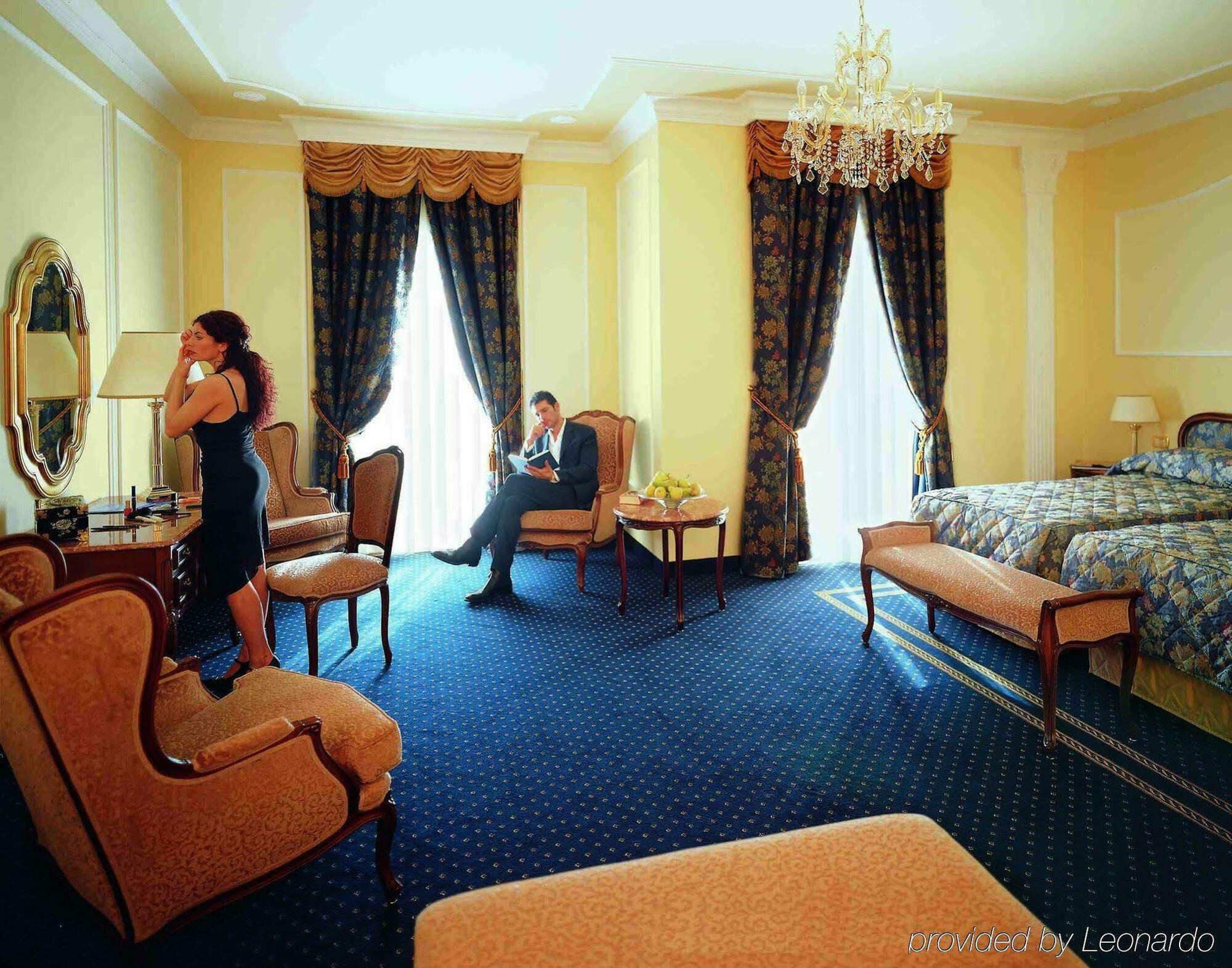 Grand Hotel Trieste & Victoria Abano Terme Eksteriør bilde A suite at the hotel
